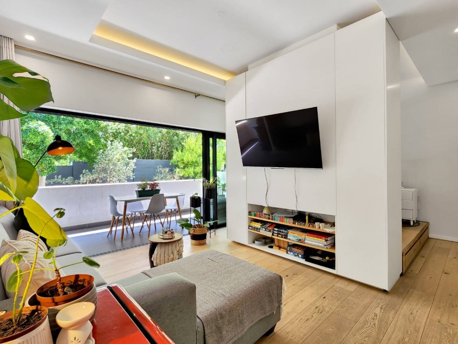 1 Bedroom Property for Sale in Sea Point Western Cape